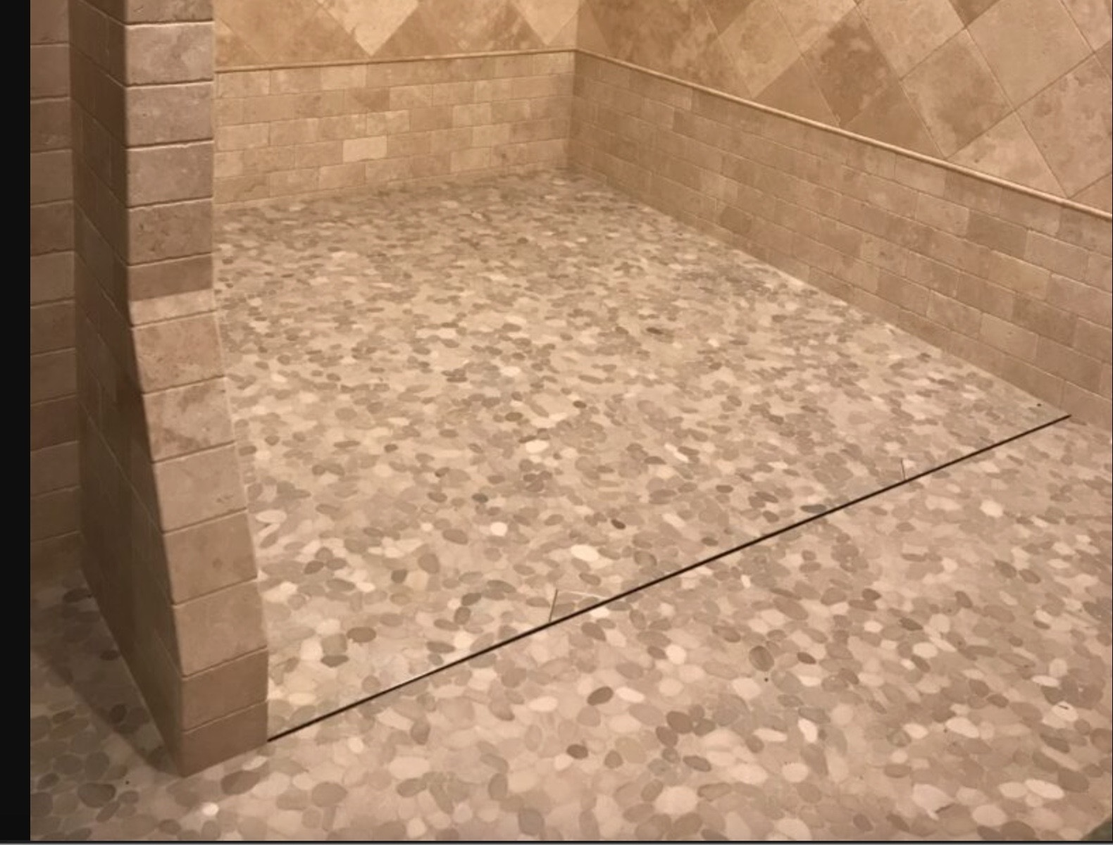Innovative Curbless Shower Ideas for Small Bathrooms: Trends, Benefits and Practical Tips